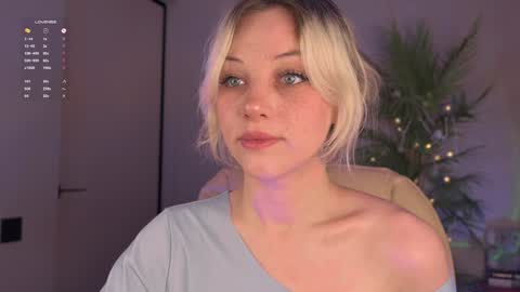 Snapshot of mia_milagros chatting on 12-23-25, 12:08 mia_milagros online show from 12-23-25, 12:08