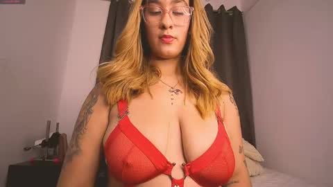 mia independent model online show from 03-24-26, 11:10