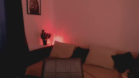 Mia online show from 07-28-26, 12:48