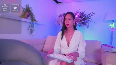 Mia online show from 04-24-26, 11:34