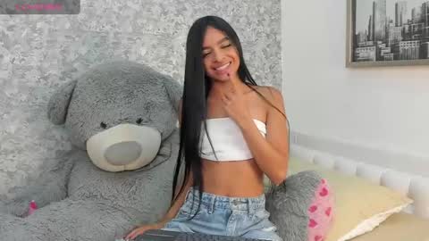 Mia online show from 05-05-26, 03:03