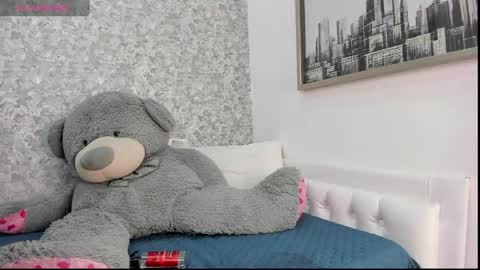 Snapshot of mia_petithe chatting on 05-15-26, 10:50 Mia online show from 05-15-26, 10:50