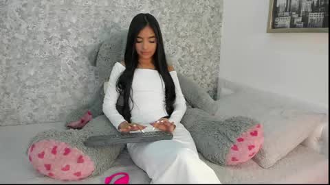 Snapshot of mia_petithe chatting on 05-26-26, 02:07 Mia online show from 05-26-26, 02:07