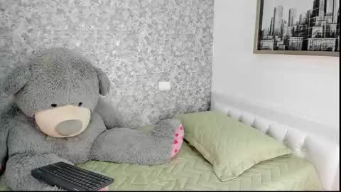Snapshot of mia_petithe chatting on 05-27-26, 02:41 Mia online show from 05-27-26, 02:41