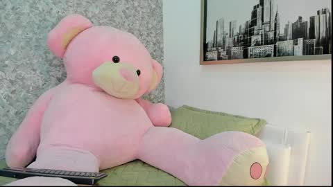 Snapshot of mia_petithe chatting on 05-29-26, 02:31 Mia online show from 05-29-26, 02:31