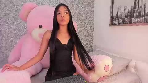 Snapshot of mia_petithe chatting on 06-17-26, 03:31 Mia online show from 06-17-26, 03:31