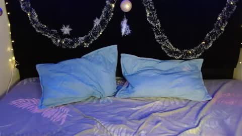 Mia  online show from 12-13-24, 04:38