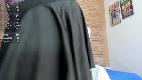 Snapshot of mia_pineda chatting on 01-18-26, 06:01 Mariana online show from 01-18-26, 06:01