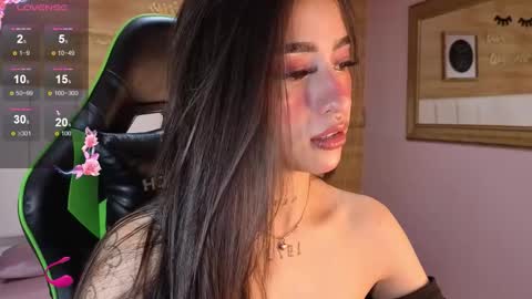 Snapshot of mia_ponce_a chatting on 11-22-25, 01:32 MIA online show from 11-22-25, 01:32