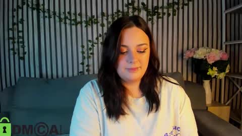 Mia online show from 10-27-25, 01:09