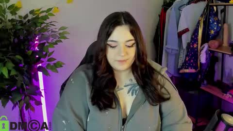 Mia online show from 02-07-26, 01:09