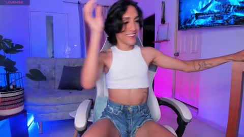 Mia online show from 11-06-25, 02:34