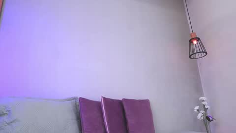 Mia Reeves online show from 12-18-25, 06:47