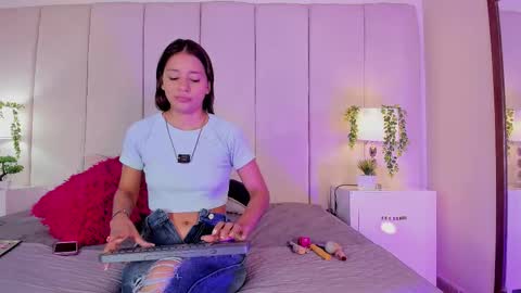 mia rousse25 online show from 09-18-25, 02:19