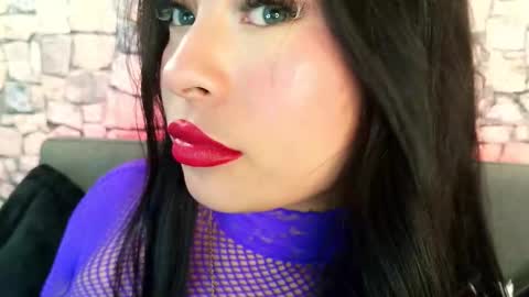 Mia online show from 10-25-25, 03:51