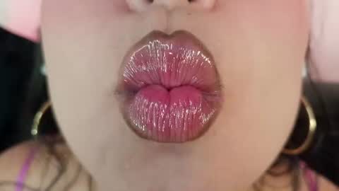 Snapshot of mia_roux1 chatting on 07-01-26, 11:04 Mia online show from 07-01-26, 11:04