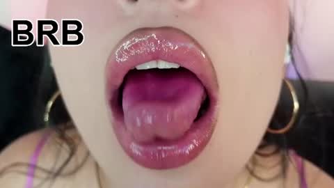 Snapshot of mia_roux1 chatting on 07-06-26, 10:45 Mia online show from 07-06-26, 10:45