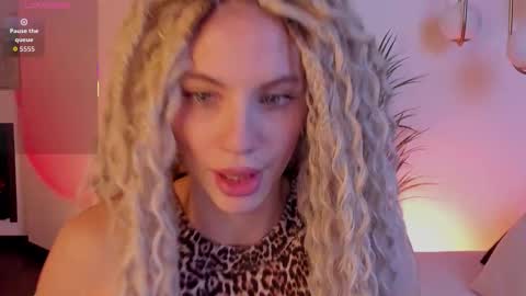 Mia online show from 10-29-25, 06:37