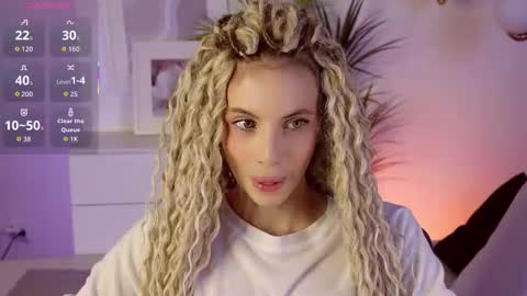 Mia online show from 11-06-25, 06:25