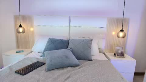 Mia  online show from 04-09-26, 08:25