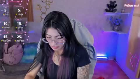 Mia online show from 06-17-26, 02:18