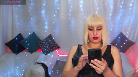 Snapshot of mia_sunn chatting on 09-11-25, 01:39 mia_sunn online show from 09-11-25, 01:39