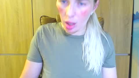 Snapshot of mia_sunnyy chatting on 06-11-26, 07:01 Mia. online show from 06-11-26, 07:01