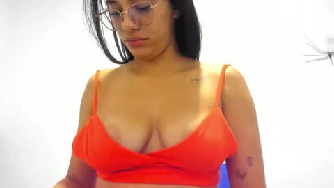 Snapshot of mia_tayllor2 chatting on 09-17-25, 11:28 Mia and Devin online show from 09-17-25, 11:28