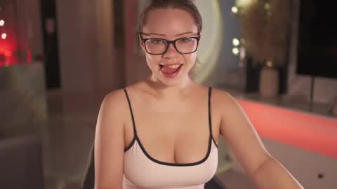 Snapshot of mia_vixen_ chatting on 05-19-26, 03:57 VixenMia online show from 05-19-26, 03:57