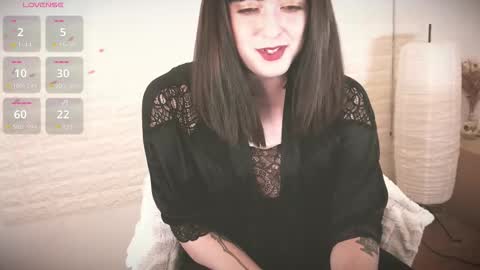 mia_wallase online show from 11-04-25, 09:52