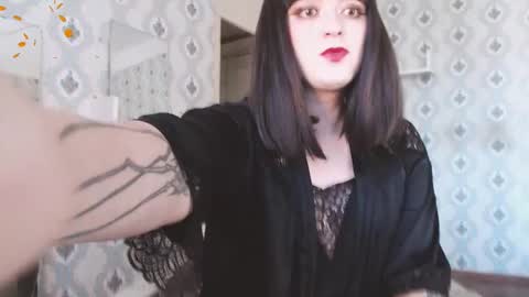 mia_wallase online show from 11-24-25, 10:26
