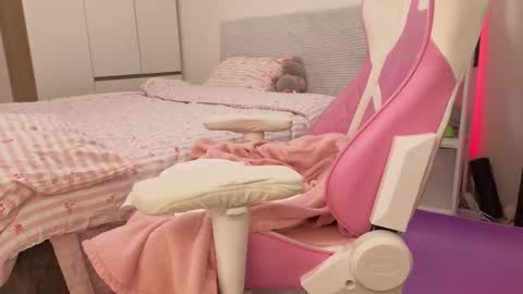 Snapshot of mia_waterlily chatting on 03-02-26, 07:15 Mia online show from 03-02-26, 07:15