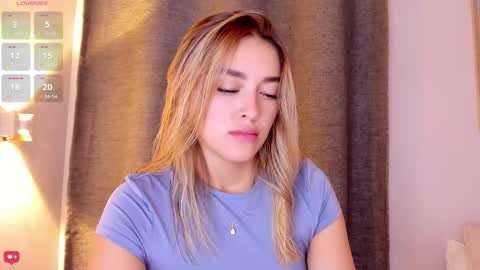 Mia White  online show from 10-09-25, 12:47