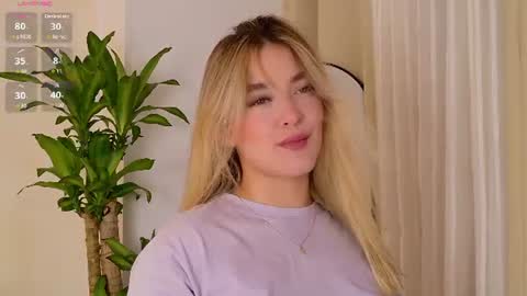 Snapshot of mia_white11 chatting on 06-30-26, 03:35 Mia White online show from 06-30-26, 03:35