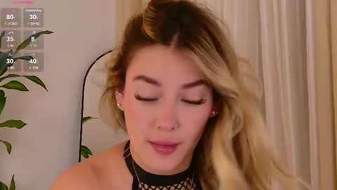 Snapshot of mia_white11 chatting on 07-06-26, 02:36 Mia White online show from 07-06-26, 02:36