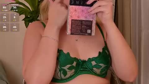 Snapshot of mia_white11 chatting on 07-27-26, 04:03 Mia White online show from 07-27-26, 04:03