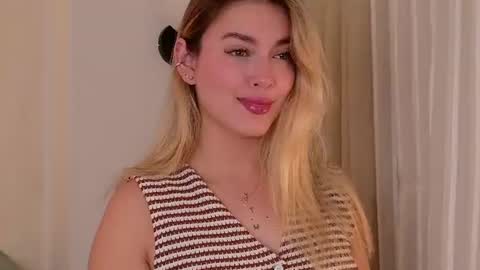 Snapshot of mia_white11 chatting on 07-29-26, 02:37 Mia White online show from 07-29-26, 02:37