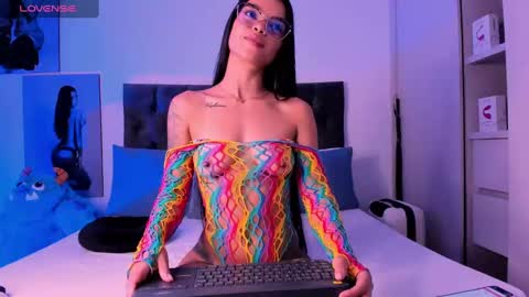 Snapshot of mia_world_ chatting on 01-08-25, 10:16 online show from 01-08-25, 10:16