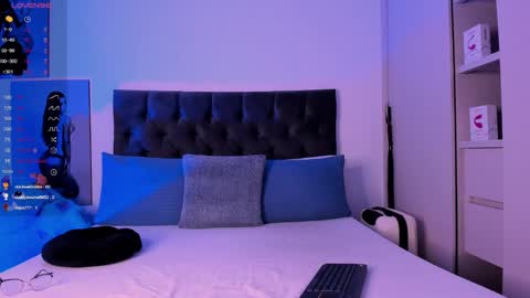 Snapshot of mia_world_ chatting on 01-09-25, 01:39 online show from 01-09-25, 01:39