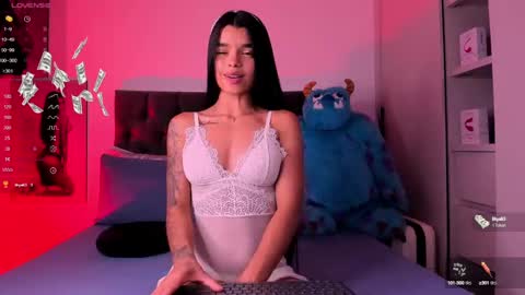 Snapshot of mia_world_ chatting on 01-21-25, 12:15 online show from 01-21-25, 12:15