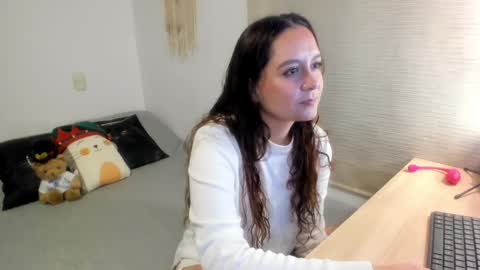 Snapshot of mia_xgray chatting on 12-21-24, 05:18 Mia   online show from 12-21-24, 05:18