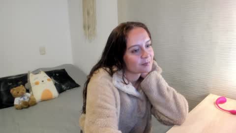 Snapshot of mia_xgray chatting on 01-07-25, 09:46 Mia   online show from 01-07-25, 09:46