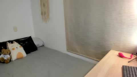 Snapshot of mia_xgray chatting on 01-31-25, 08:54 Mia   online show from 01-31-25, 08:54