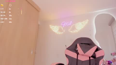 Snapshot of mia_yourmommy chatting on 06-15-26, 09:17 online show from 06-15-26, 09:17