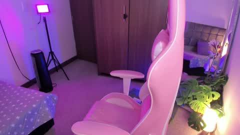 Snapshot of miaa_06 chatting on 10-09-25, 11:47 mia nicolle online show from 10-09-25, 11:47