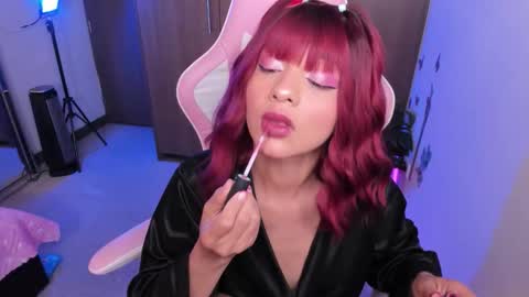 Snapshot of miaa_06 chatting on 12-22-25, 02:19 mia nicolle online show from 12-22-25, 02:19