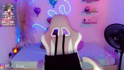 Mia online show from 02-06-25, 03:48