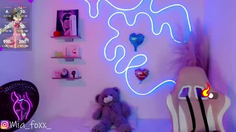 Mia online show from 02-19-25, 12:25