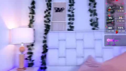 Mia online show from 12-04-25, 12:36