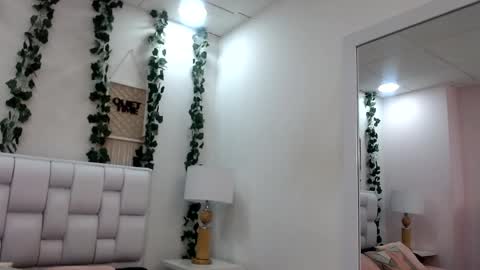 Mia online show from 06-02-26, 11:23